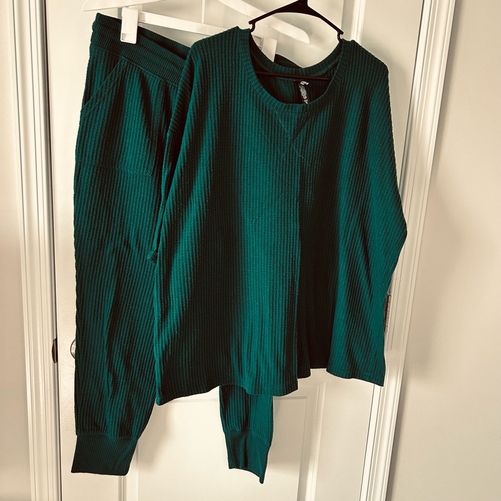 Green Ribbed Lounge Set